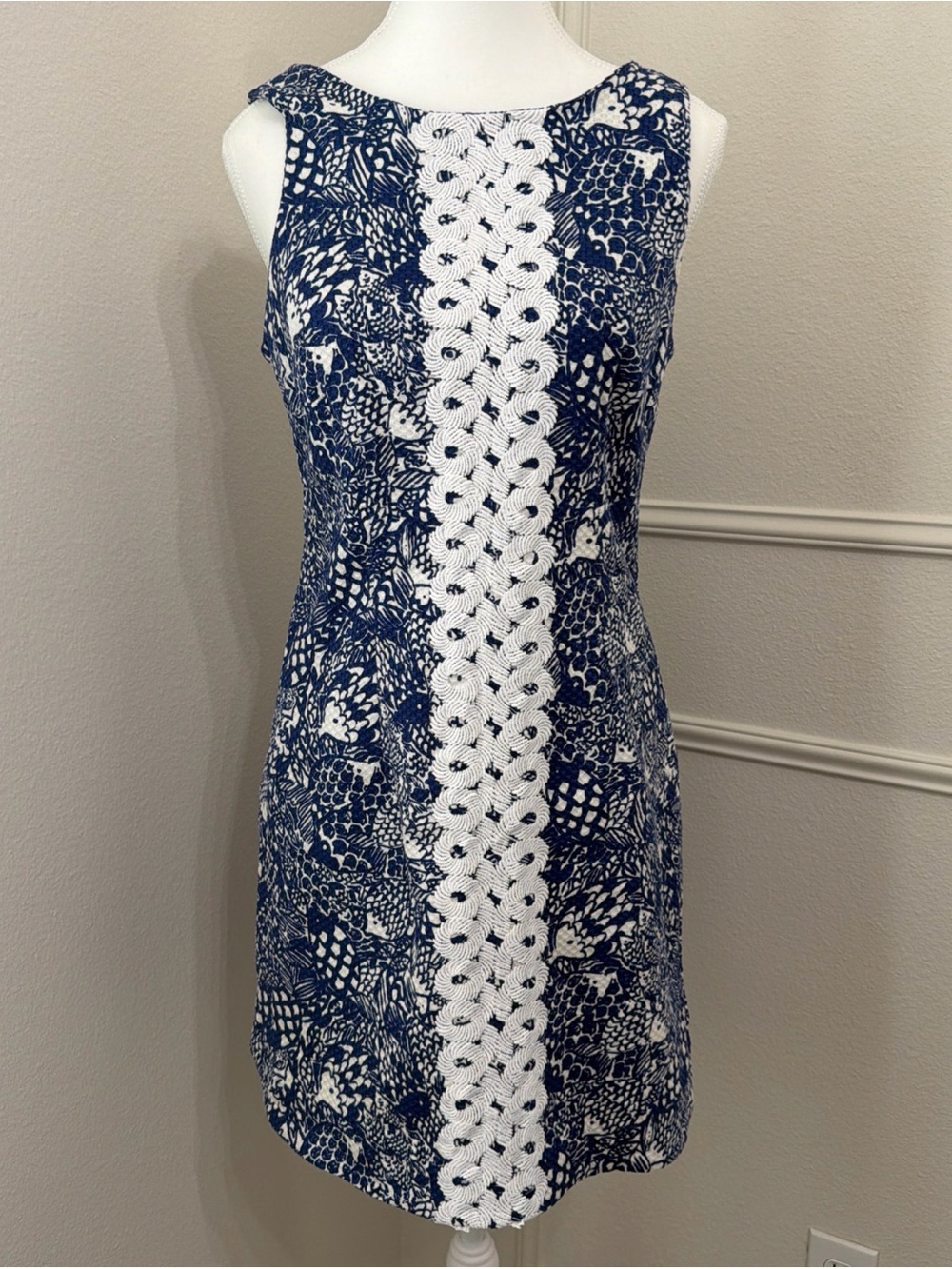 Lilly Pulitzer Mini blue/white fish print Dress✨Sz.8✨Embroidered - Picture 2 of 7